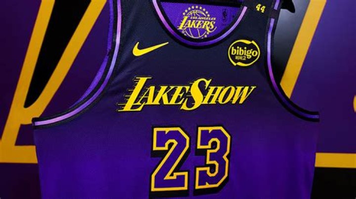 Who wears Lakers 23?